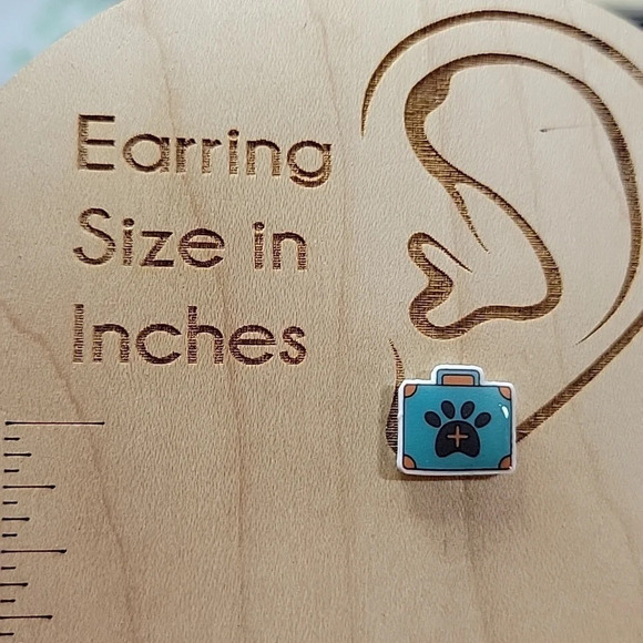Veterinary Bag Stud Earrings - Picture 4 of 7